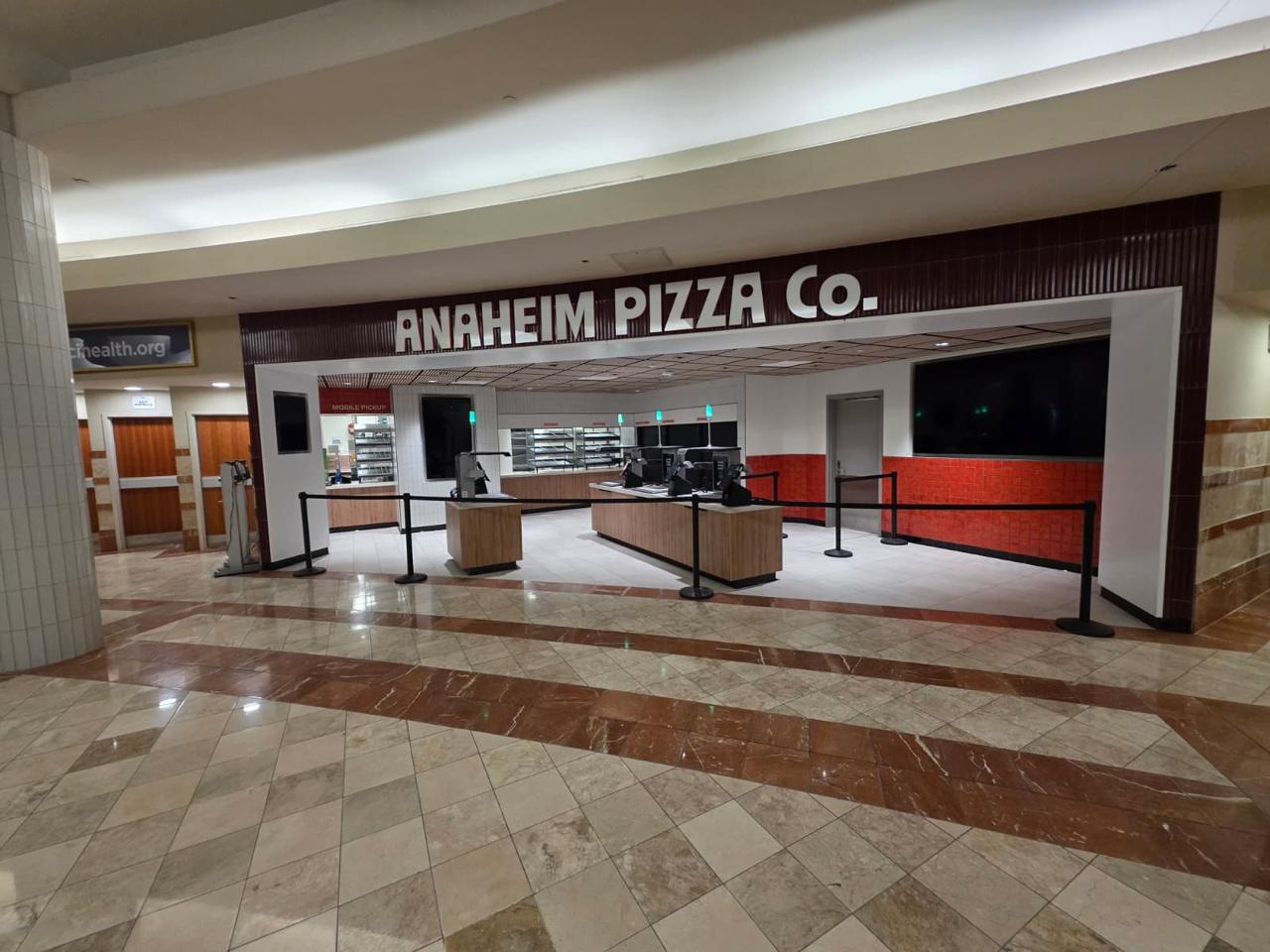 Fachada comercial de Anaheim Pizza Co.